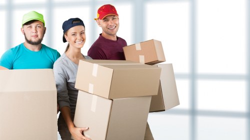 Flexible mobile self storage solution for moving and decluttering